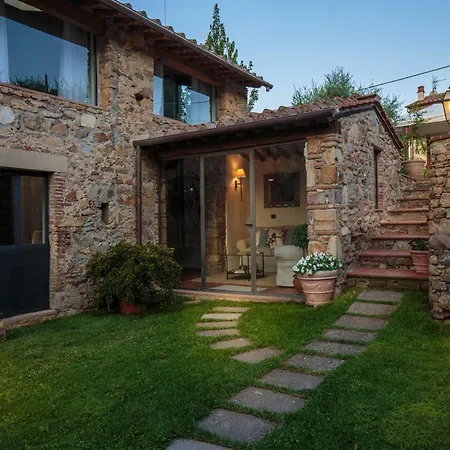 With Private Pool On The Lucca * Capannori