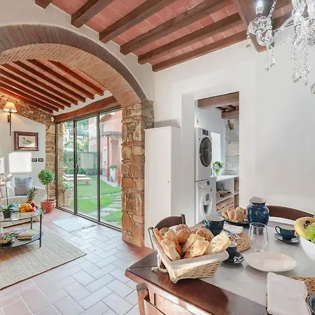Villa With Private Pool On The Lucca
