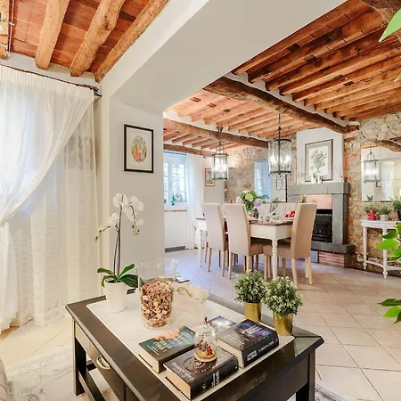 Villa With Private Pool On The Lucca Capannori